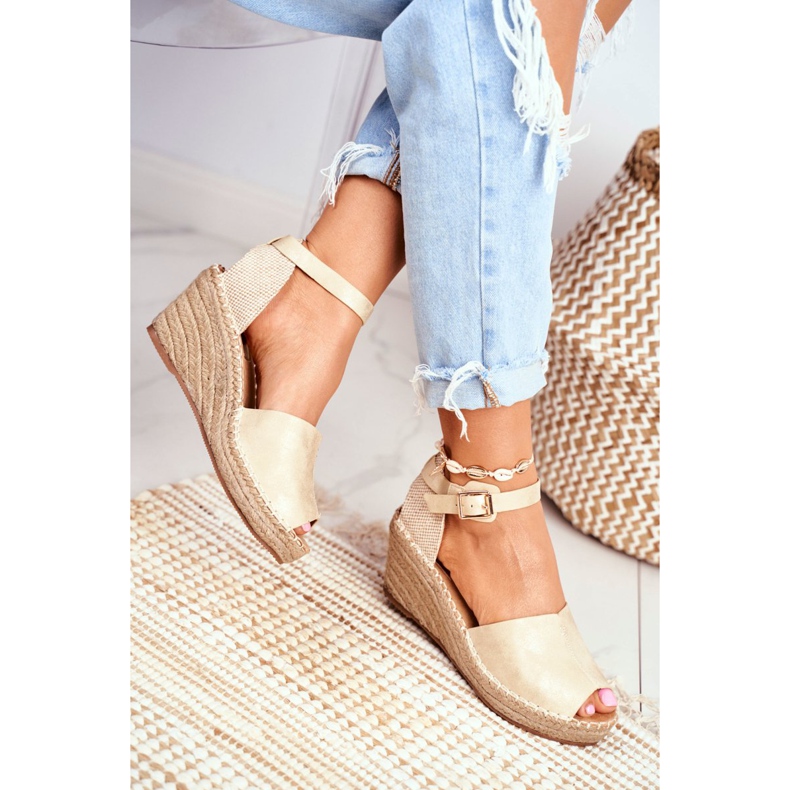 Evento Sandale pentru femei pe espadrile cu pană de aur 2 Evento Sandale pentru femei pe espadrile cu pană de aur 2