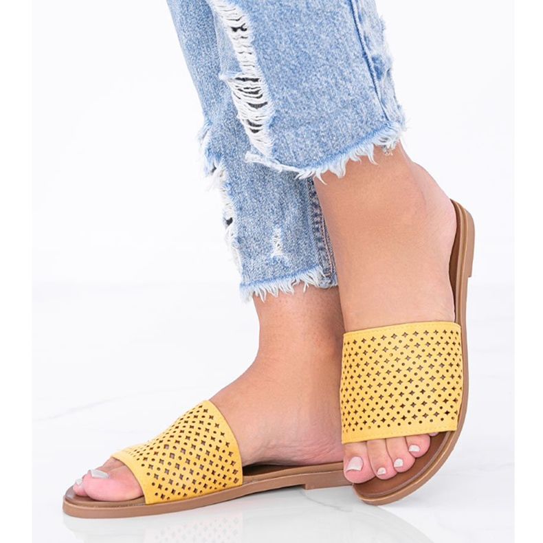 Papuci Ballera pentru femei, cu deschizături galbene 1