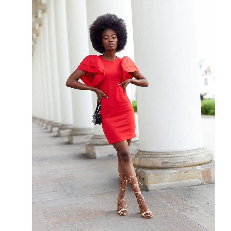 PS1 Sandale legate pe un bar de podium de aur 2