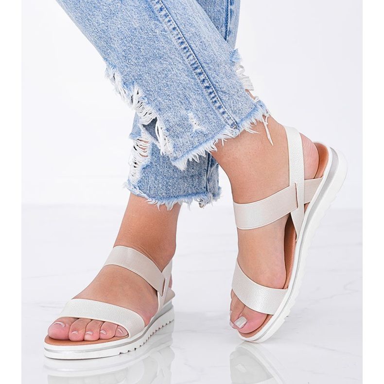 Sandale bej pe talpa groasă Cro 1