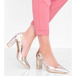 Pompele de aur pe postul CowGirl 1