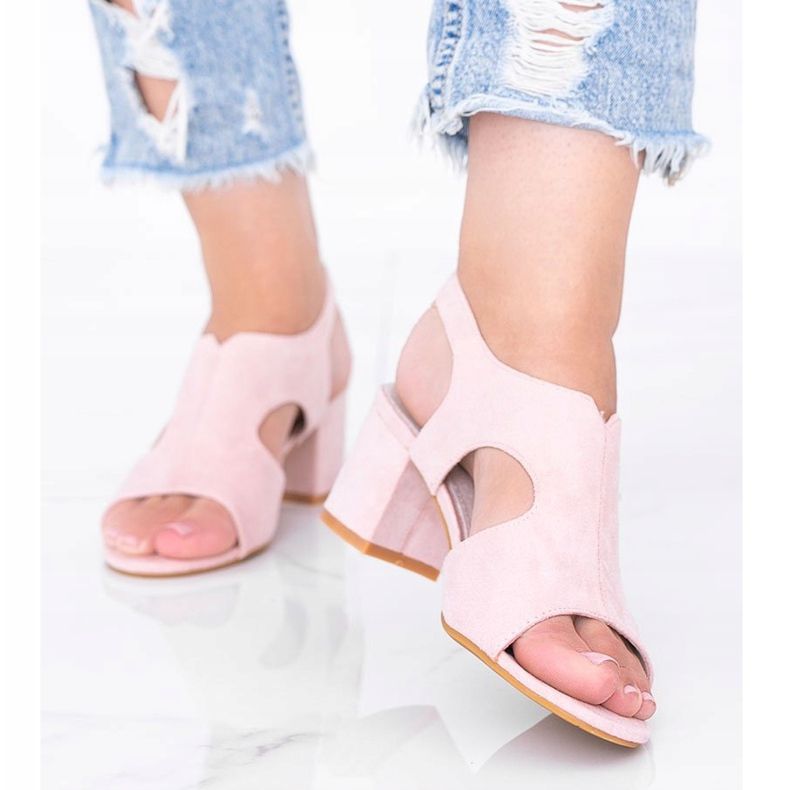 Sandale roz pe un stâlp jos Buenna 1