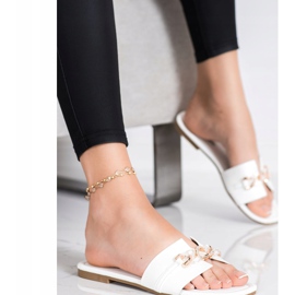 Renda Papuci eleganti cu ornament alb 1