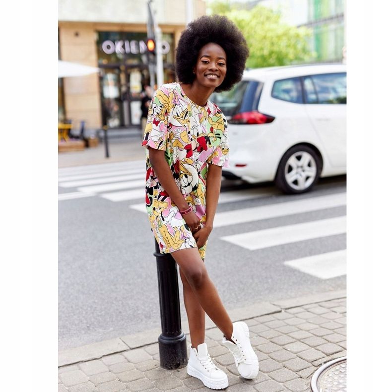 Adidași înalți pentru femei pe o platformă albă din Manhattan 2