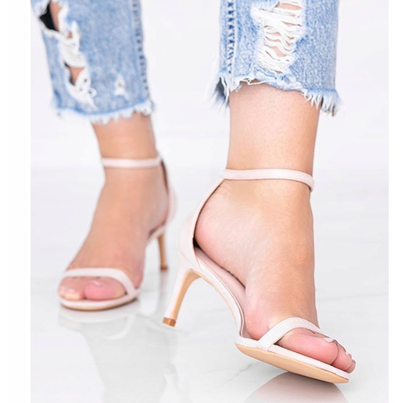 Sandale bej pe toc mic de New Love 1