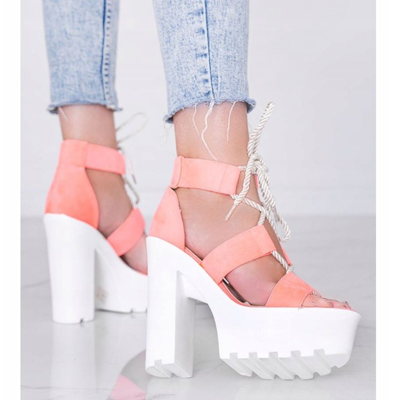 Sandale roz pe o platformă groasă Hera 1