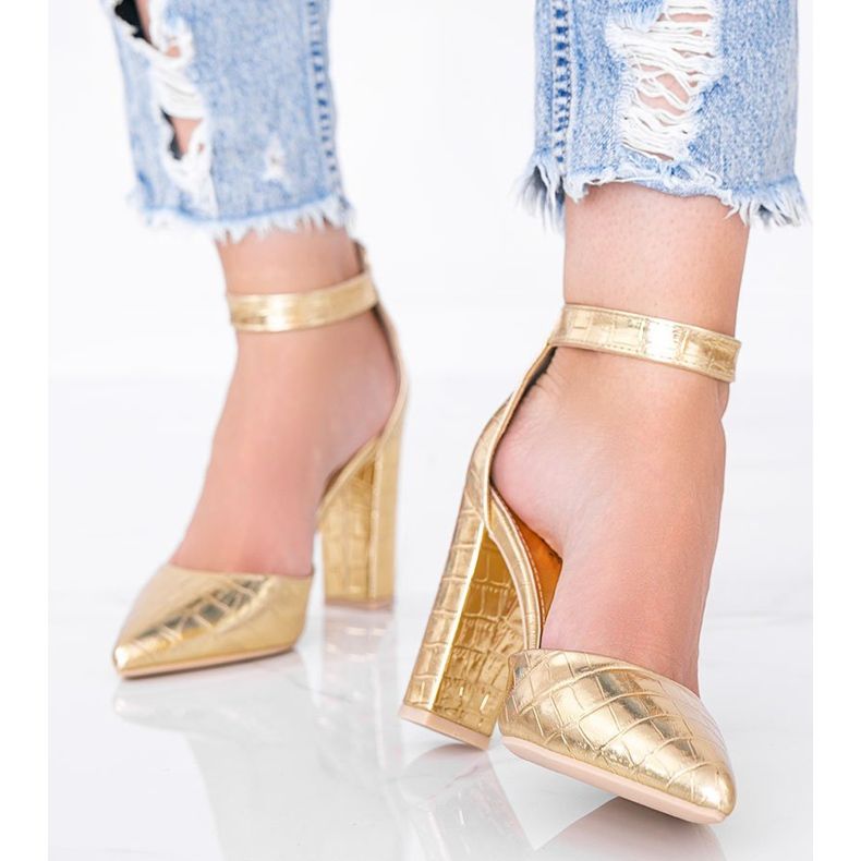 Sandale pe un post cu motiv Glamour piele de crocodil de aur 1