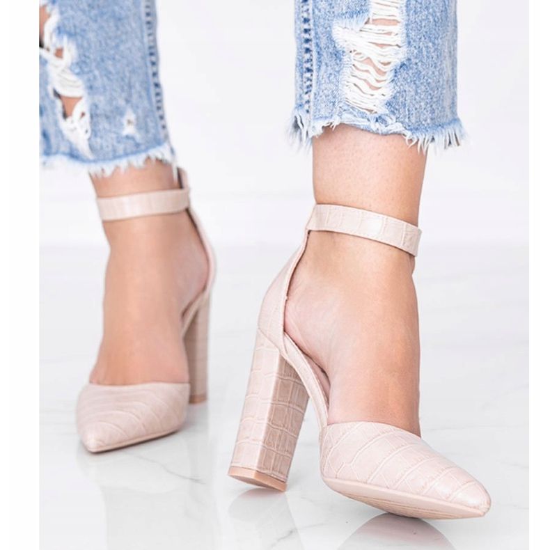 Pompele bej pe post în modelul de piele de crocodil Glamour 1