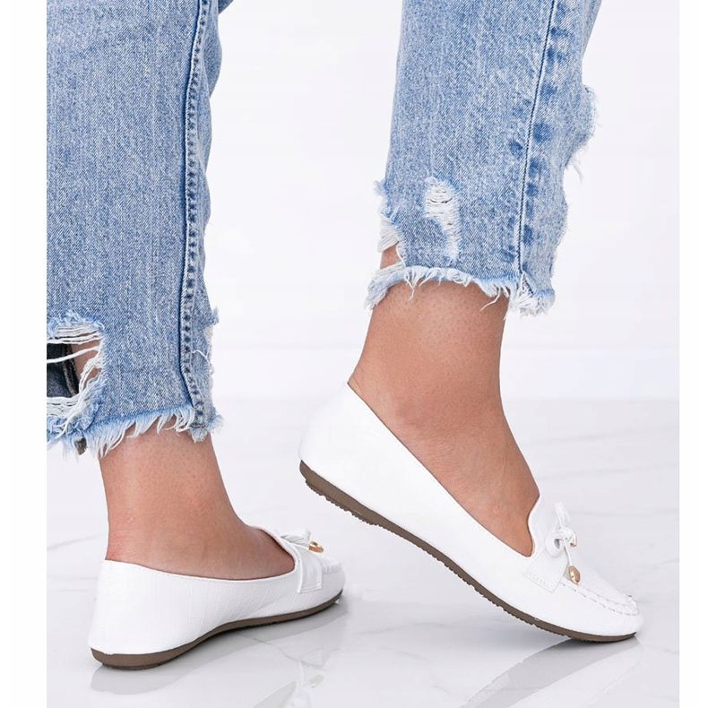 Mocasini albi în motivul pielii de crocodil Miriam 1