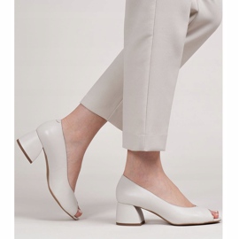 Marco Shoes Pompele din piele bej 1576P cu toc stabil 2