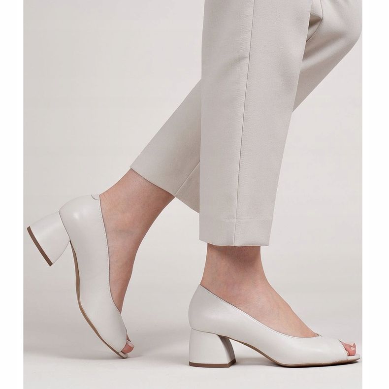 Marco Shoes Pompele din piele bej 1576P cu toc stabil 2