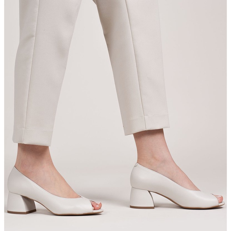 Marco Shoes Pompele din piele bej 1576P cu toc stabil 1