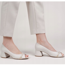 Marco Shoes Pompe din piele albă 1577P cu toc stabil 2