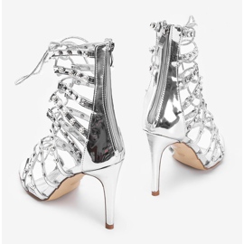Sandale argintii pe un stiletto The Twist 2