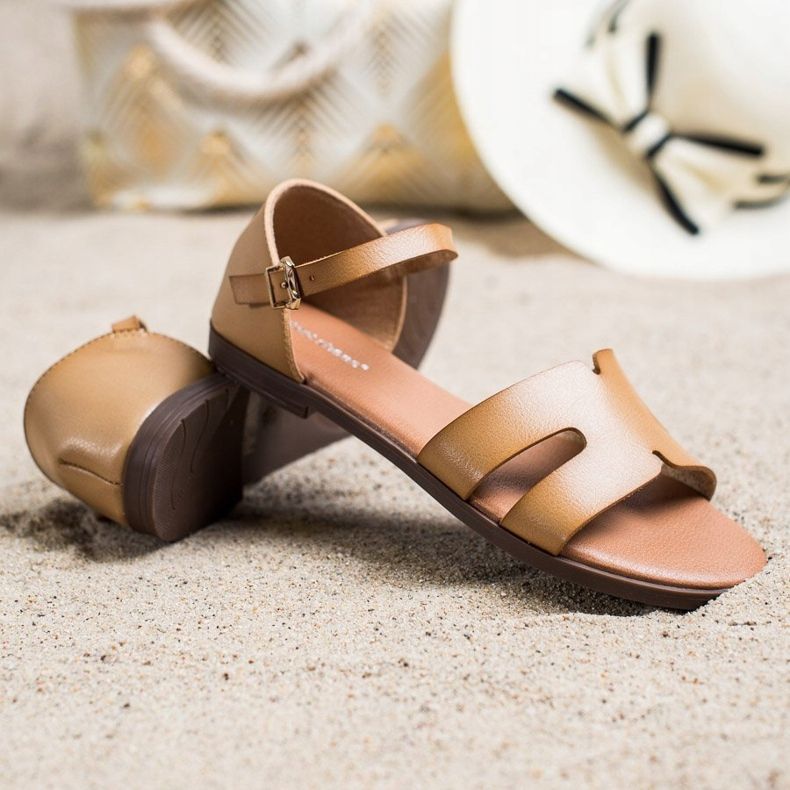 Ideal Shoes Sandale clasice din piele ecologică maro 1