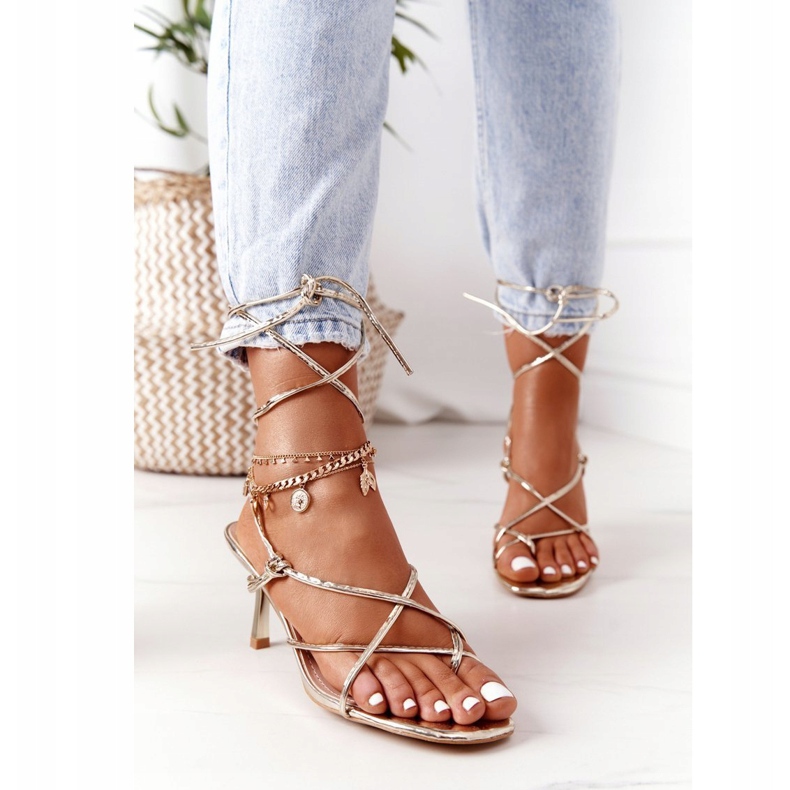 PS1 Sandale legate pe un toc înalt cu pistă de aur de la degetul pătrat 1