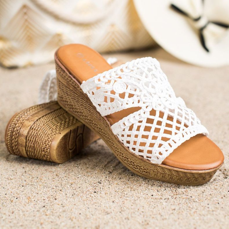 Laura Mode Papuci cu pene ajurate alb 1