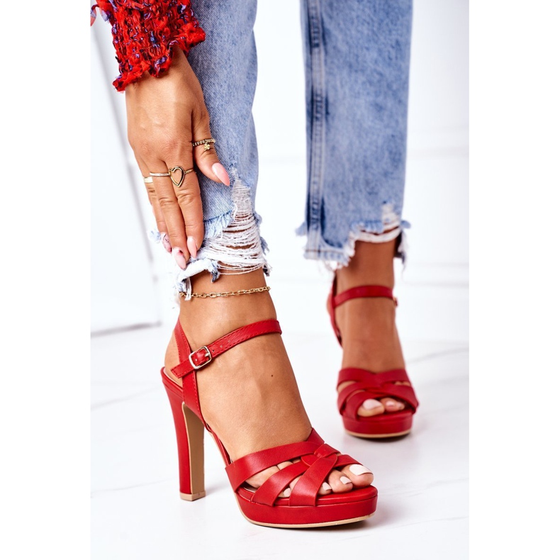 PW1 Sandale elegante Anastasia roșie pe un bar roșu 2