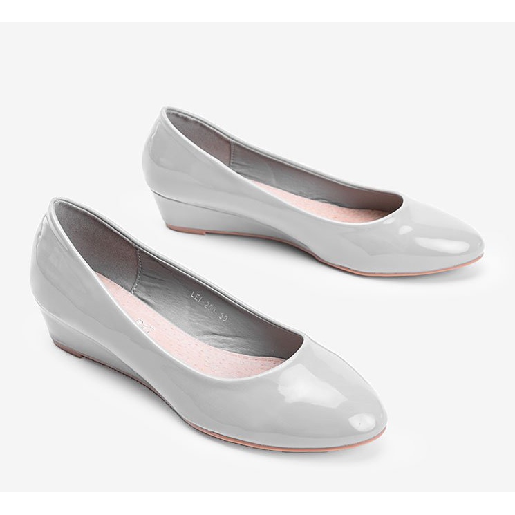 Pompi gri pe călcâiul cu toc mic Chantal 2