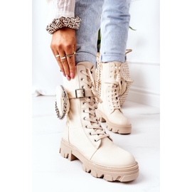 PS1 Muncitori calzi cu rinichi bej se uită la mine 2