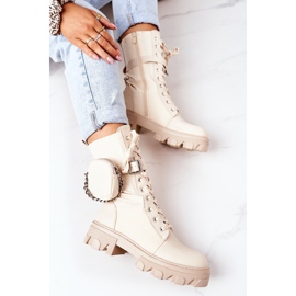 PS1 Muncitori calzi cu rinichi bej se uită la mine 1