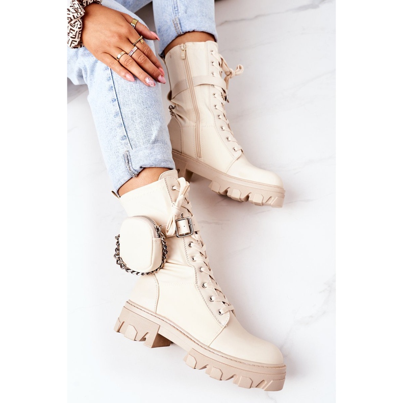 PS1 Muncitori calzi cu rinichi bej se uită la mine 1