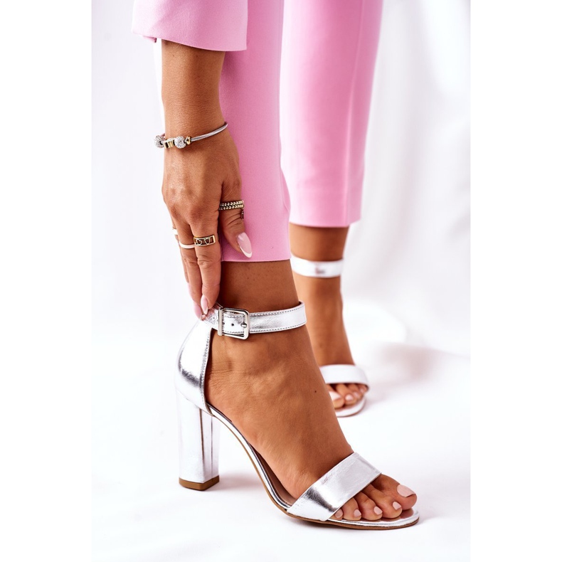 Sandale clasice din piele pe o bară Laura Messi 1760 Argintiu 2