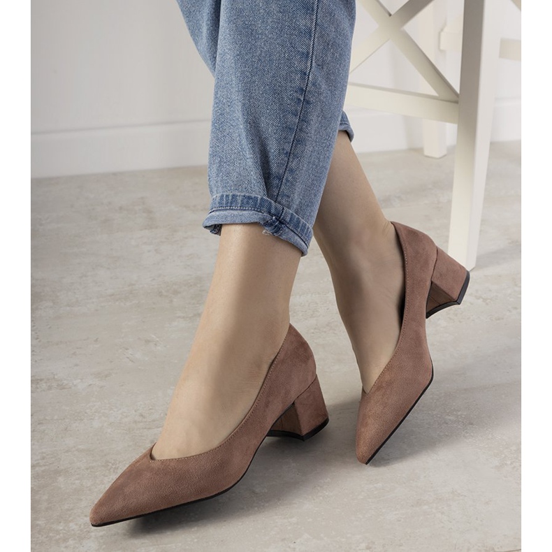 Pompe roz pe stâlpul Flore 1