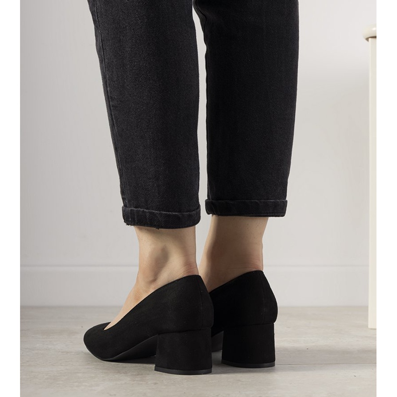 Pompe negre pe postarea Always negru 2