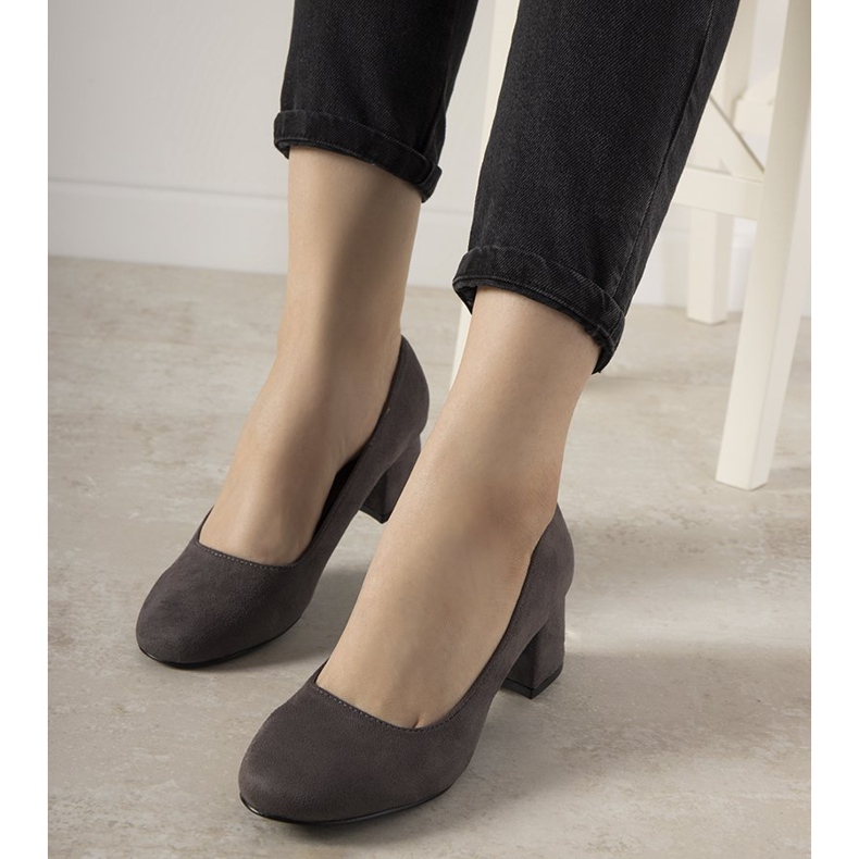 Pompele gri pe postarea Always 1