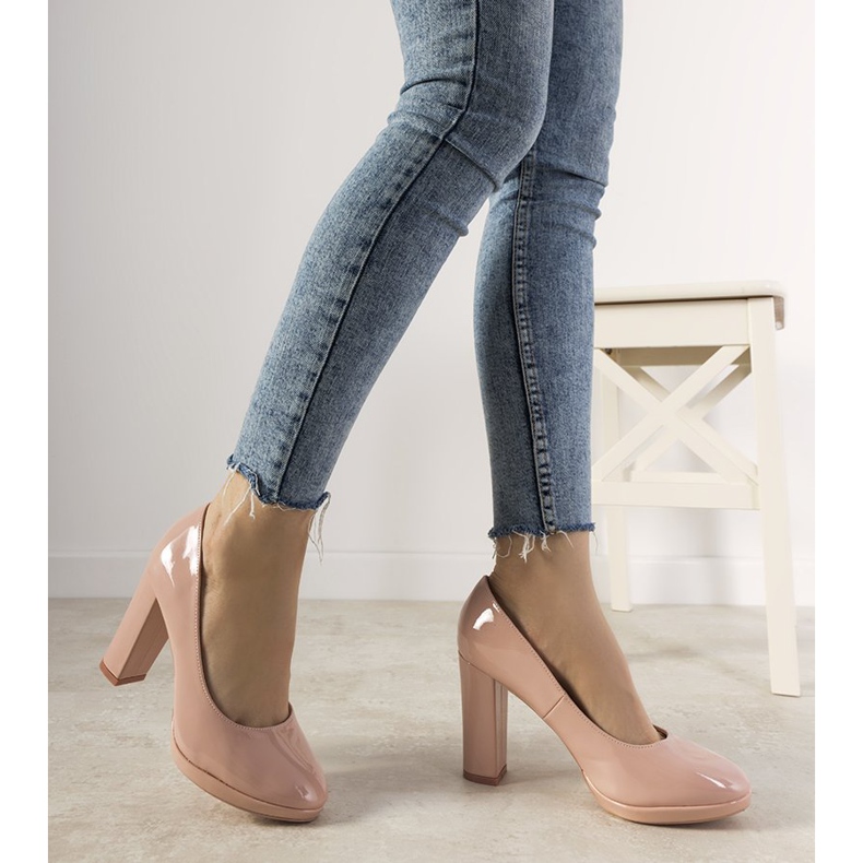 Pompele lăcuite roz pe stâlpul Bellisima 1