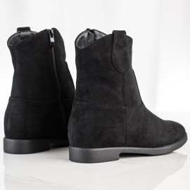 J. Star Cowgirls negre pe o pană negru 1