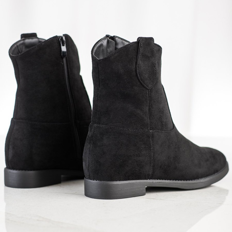 J. Star Cowgirls negre pe o pană negru 1