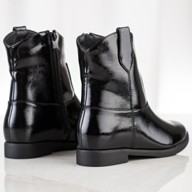 J. Star Cowgirls negre pe o pană negru 1 J. Star Cowgirls negre pe o pană negru 1