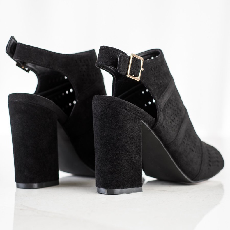 Renda Sandale ajurate pe un post negru 1