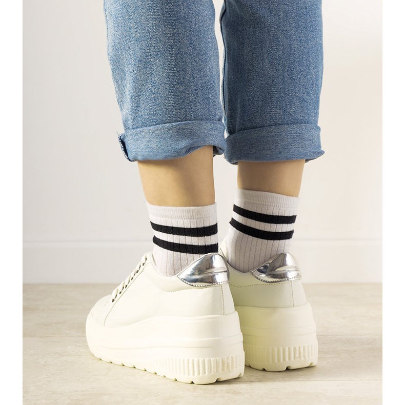 Adidași sport de culoare albă, cu talpă sub înaltă 2