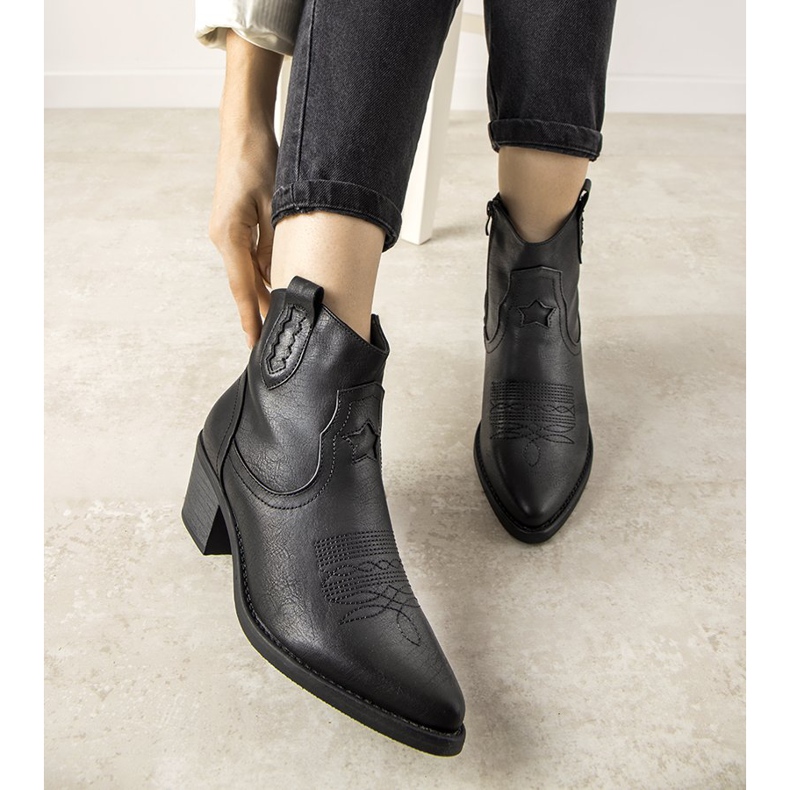 Cizme de cowboy negre cu model Mustgrow brodat negru 2 Cizme de cowboy negre cu model Mustgrow brodat negru 2