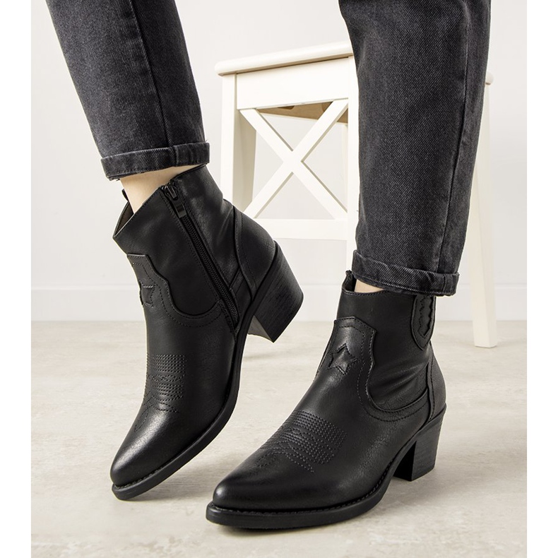 Cizme de cowboy negre cu model Mustgrow brodat negru 1 Cizme de cowboy negre cu model Mustgrow brodat negru 1