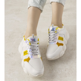 Adidași Carry de culoare albă și galbenă pentru femei 1
