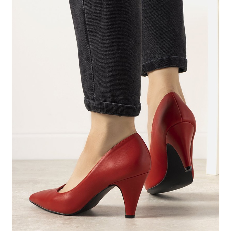 Pompele roșii pe un toc gros Day Off roșu 1