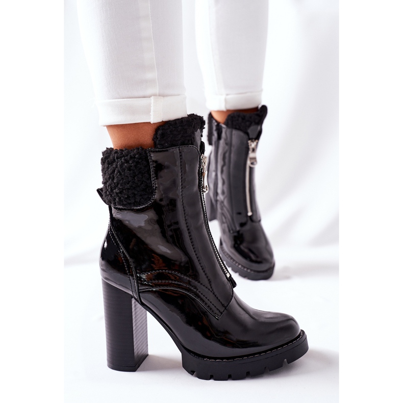 Cizme negre lăcuite pe un post Arleston negru 1