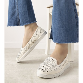 Mocasini albi cu model Loretta ajurat 1