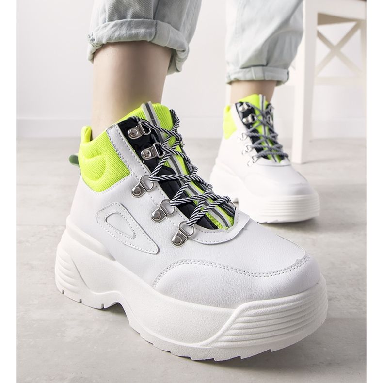 Adidași albi pe talpă de înaltă elocvență 1