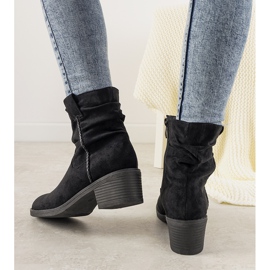 Cizme matlasate negre pentru femei Cognac negru 1 Cizme matlasate negre pentru femei Cognac negru 1