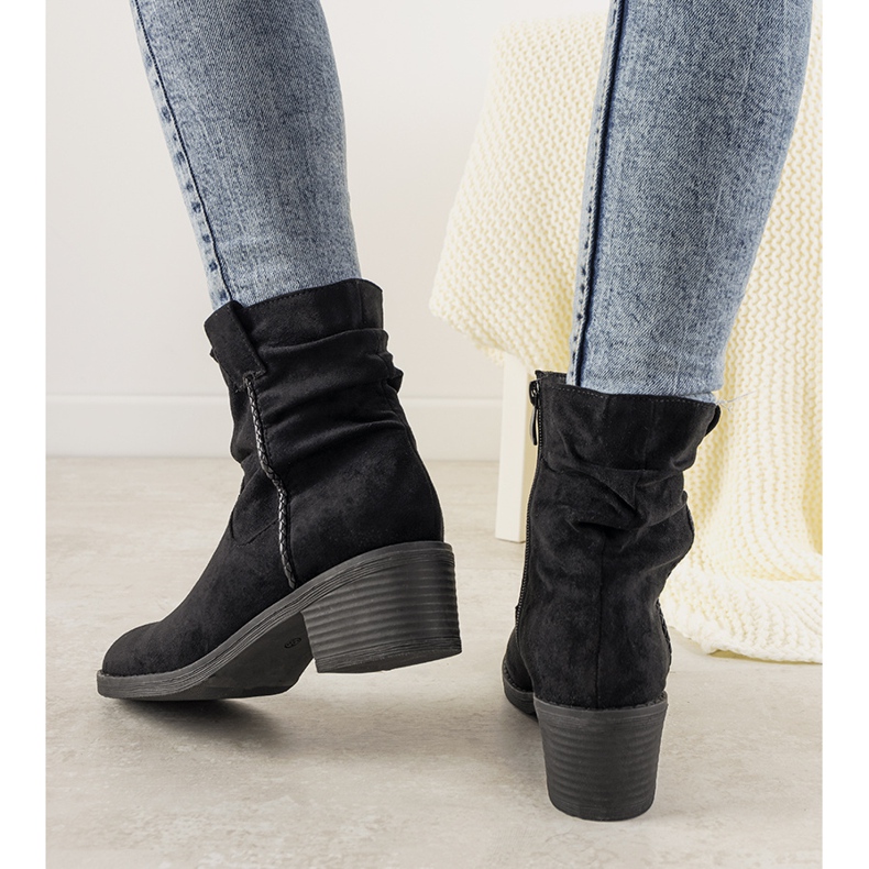 Cizme matlasate negre pentru femei Cognac negru 1 Cizme matlasate negre pentru femei Cognac negru 1