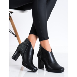 SHELOVET Ghete scurte pe o postare negru 2