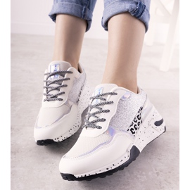 Adidași albi cu inserții holografice din Manitoba argint 1