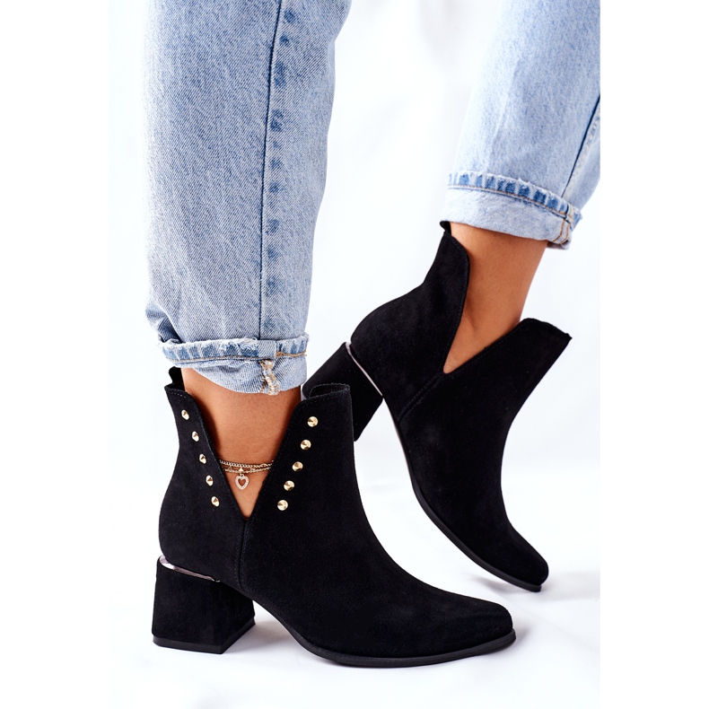 Lewski Shoes Cizme din piele întoarsă pentru femei cu decupaje Lewski Black 3074 / B negru 2 Lewski Shoes Cizme din piele întoarsă pentru femei cu decupaje Lewski Black 3074 / B negru 2