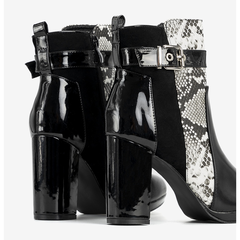 Ghete negre pe stâlpul Peggie negru 1