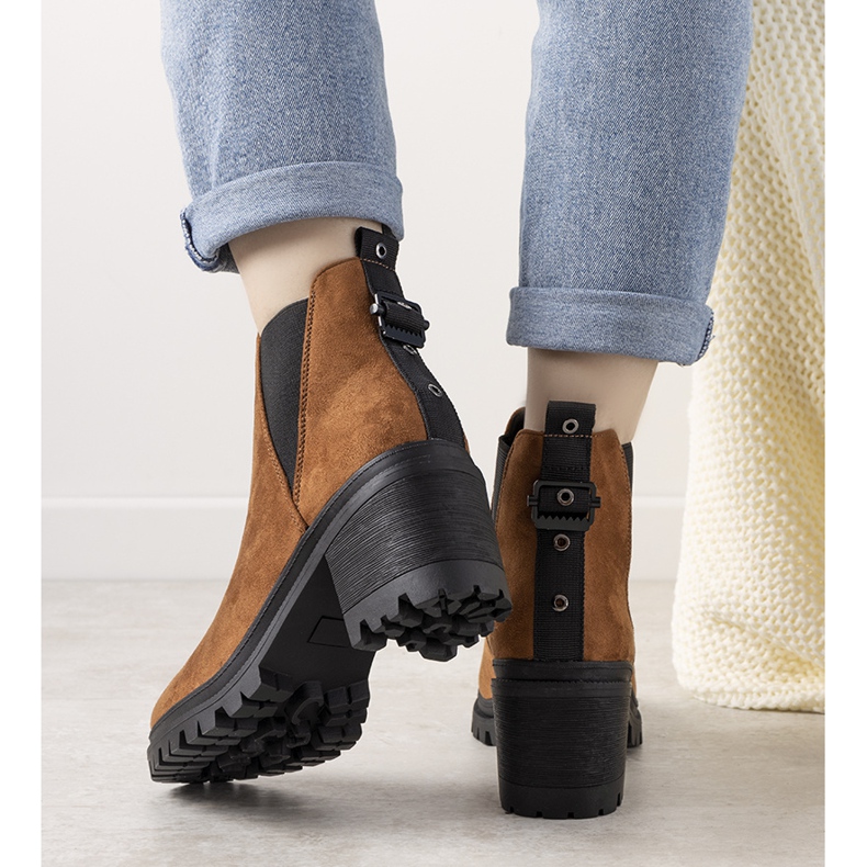 Cizme de cămilă pe postarea Cissy maro 1